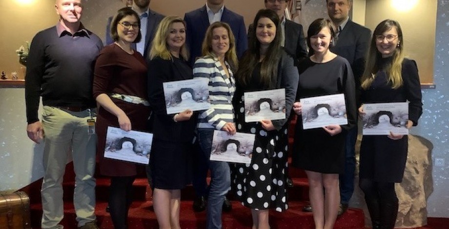 Female_Talent_-_společné_foto_a_certifikát_-_1