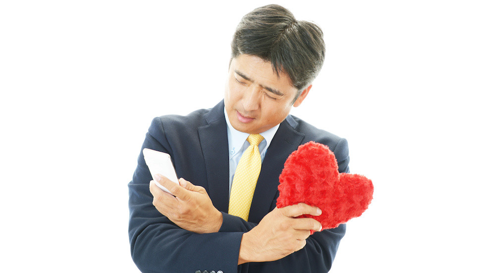 悲しむ男性